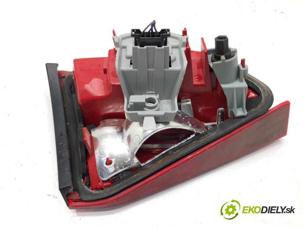 AUDI A4 B8 Kombi 2011 125 kW 2.0 TDI quattro 1968 Svetlo zad pravá vnútorná 8K9945094B (Kľučka dverí ostatné)