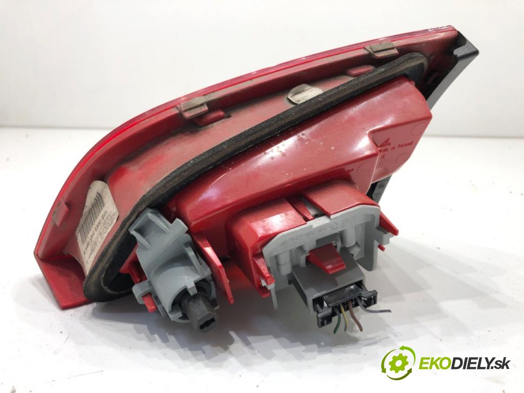 AUDI A4 B8 Kombi 2011 125 kW 2.0 TDI quattro 1968 Svetlo zad ľavá strana vnútorná 8K9945093B (Kľučka dverí ostatné)