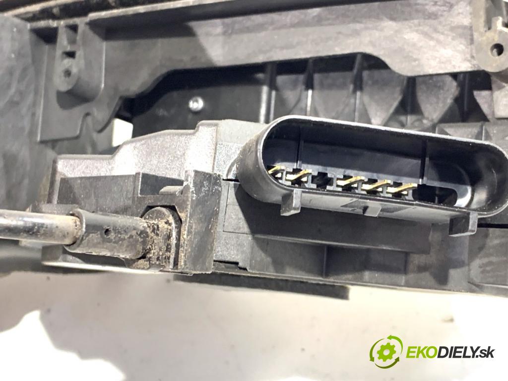 FORD FOCUS III Kombi 2016 88 kW 1.5 TDCi 1499 zámok dveře levý přední část BM5A-A21813-AG