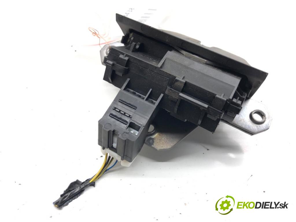 FORD FOCUS III Kombi 2016 88 kW 1.5 TDCi 1499 zámok dveří zadní část 8M51-R442A66-DC