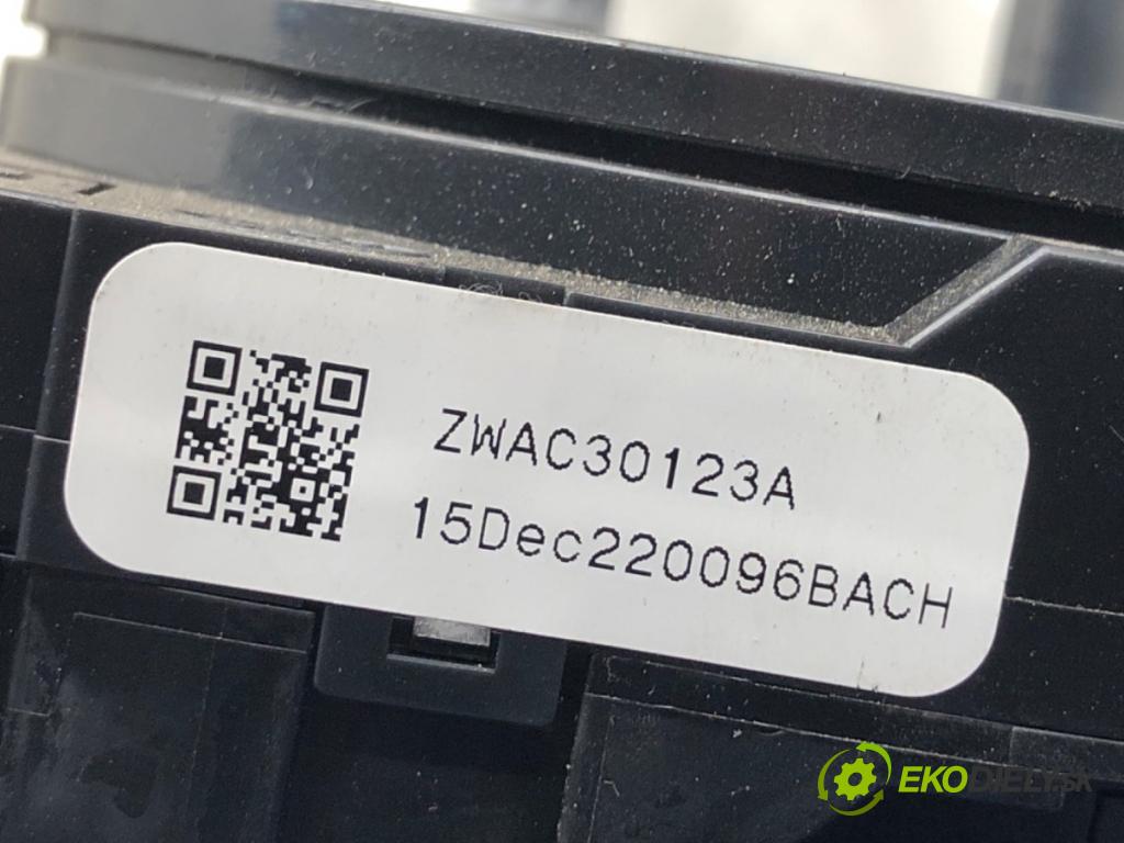 FORD FOCUS III Kombi 2016 88 kW 1.5 TDCi 1499 kroužek slimák airbag AND761002D (Airbag)