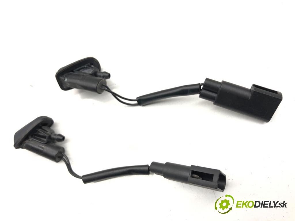 FORD FOCUS III Kombi 2016 88 kW 1.5 TDCi 1499 ostřikovače ostřikovačů F1EB-17666-AB