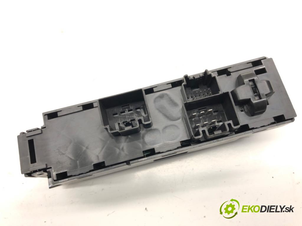 FORD FOCUS III Kombi 2016 88 kW 1.5 TDCi 1499 Prepínač okien DT1T-14A132-FA (Prepínacie páčky pod volantom)