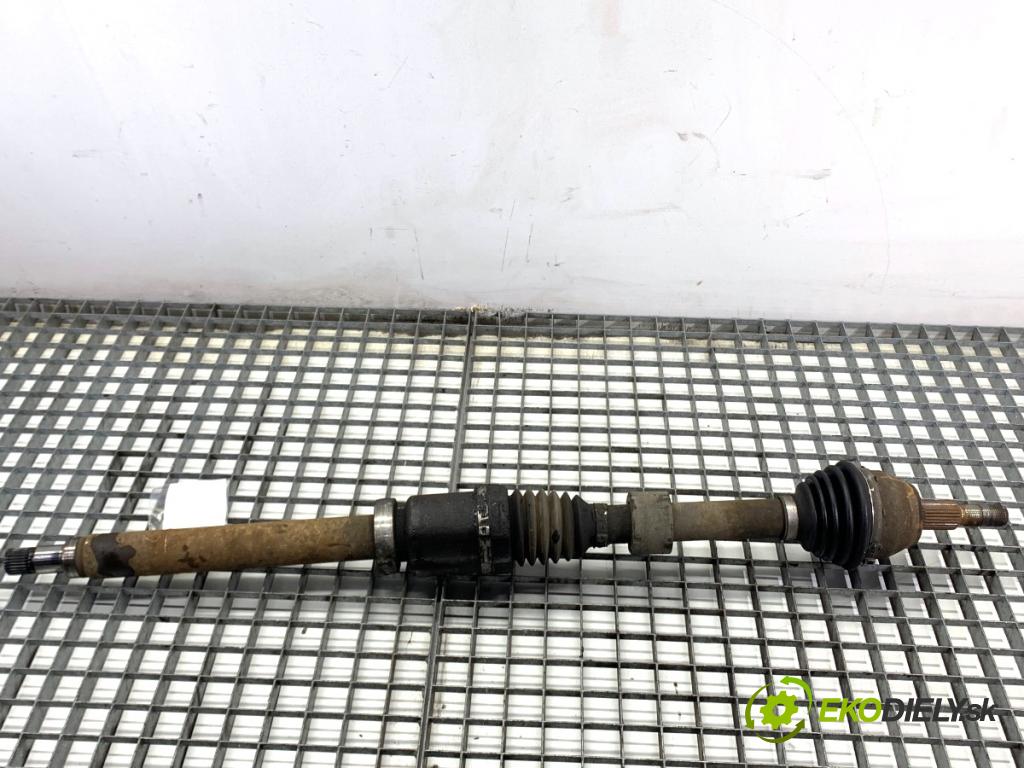 FORD FOCUS III Kombi 2016 88 kW 1.5 TDCi 1499 Poloos pravy predný 