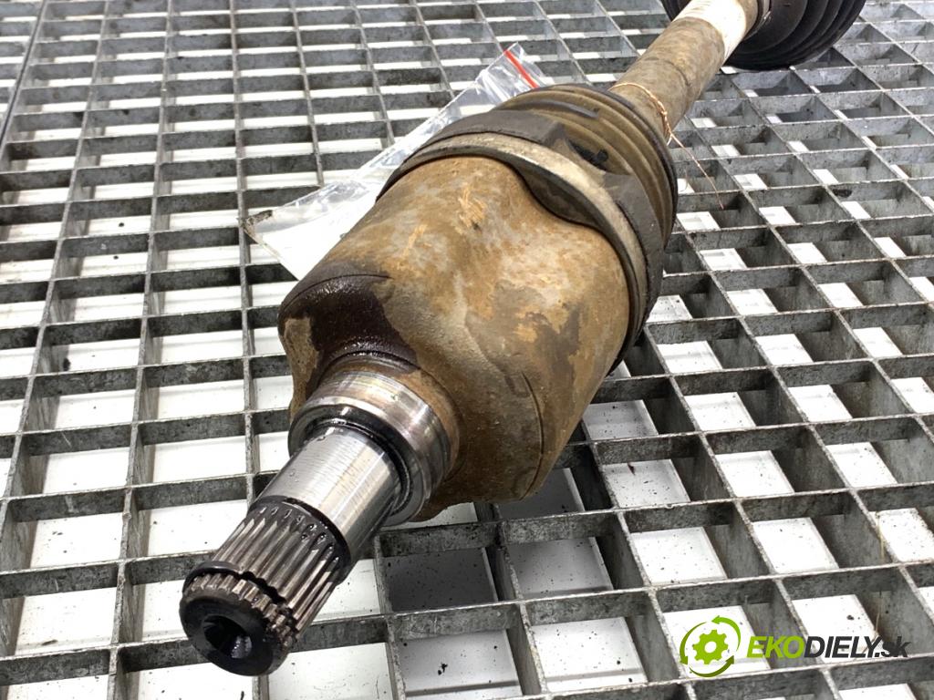 FORD FOCUS III Kombi 2016 88 kW 1.5 TDCi 1499 poloos levý přední část AV61-3B437-CC