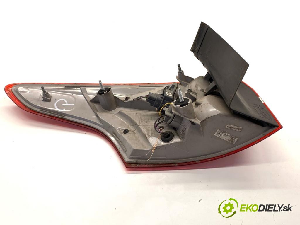 FORD FOCUS III Kombi 2016 88 kW 1.5 TDCi 1499 Svetlo pravy zad