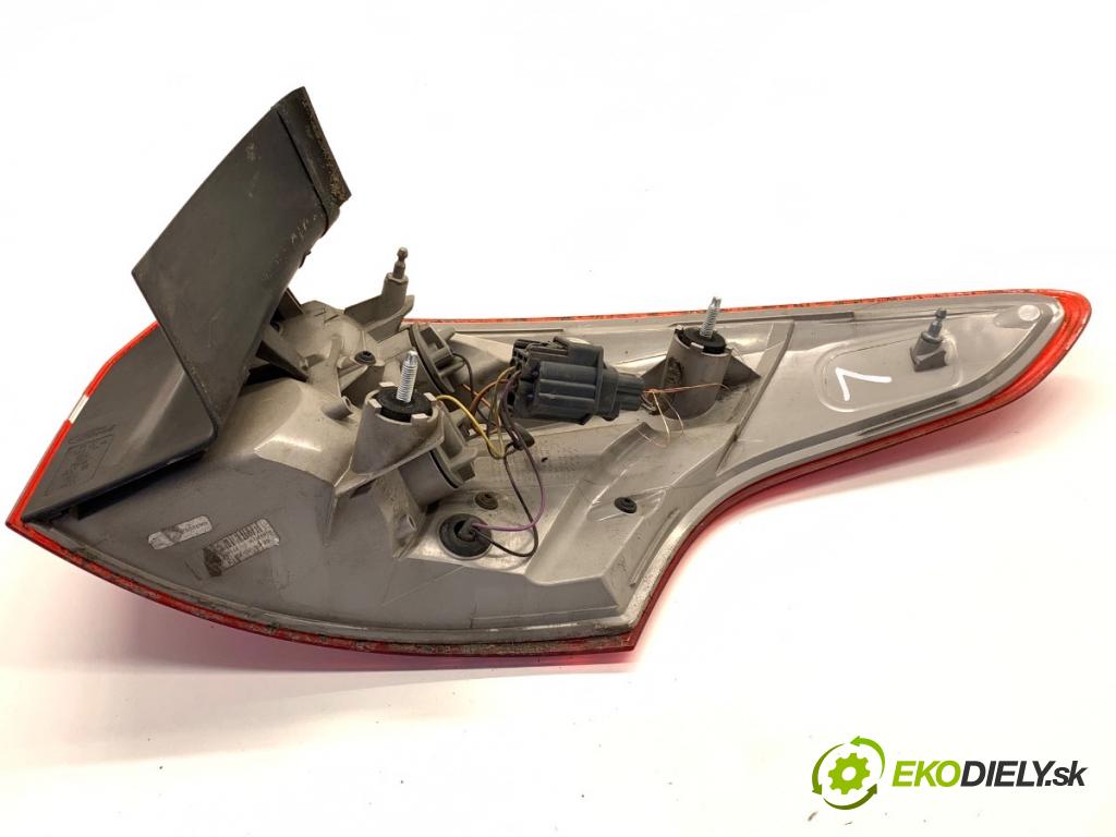 FORD FOCUS III Kombi 2016 88 kW 1.5 TDCi 1499 Svetlo ľavy zad