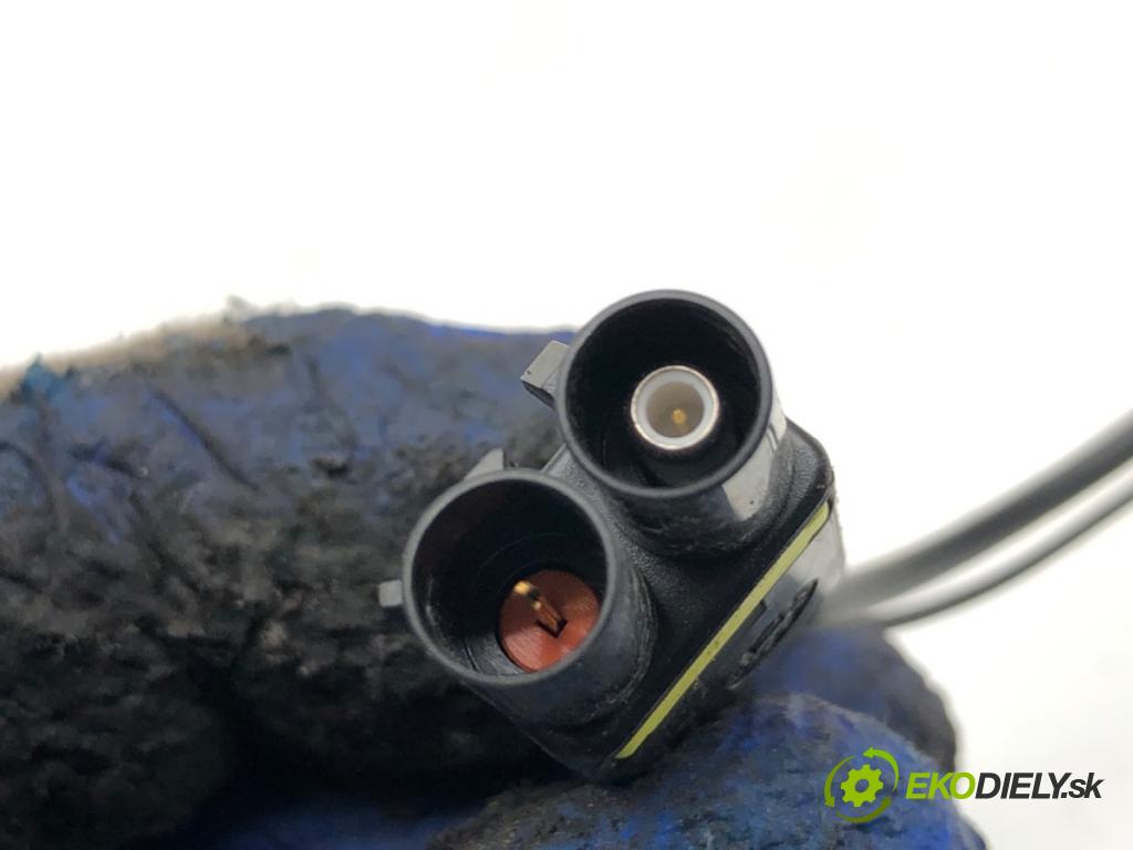 FORD FOCUS III Kombi 2016 88 kW 1.5 TDCi 1499 ANTENA AM5T-18828-BF