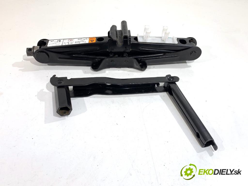 FORD FOCUS III Kombi 2016 88 kW 1.5 TDCi 1499 ZVEDÁK: - Mechanizmus DCP9-17035-AA