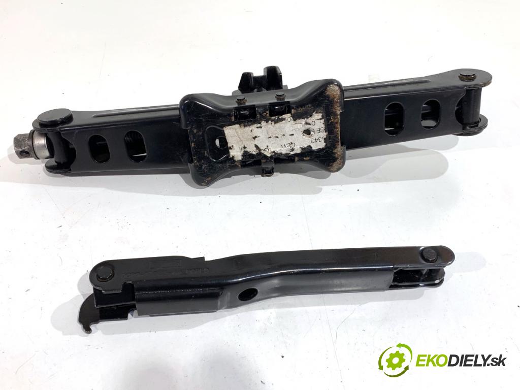 FORD FOCUS III Kombi 2016 88 kW 1.5 TDCi 1499 ZVEDÁK: - Mechanizmus DCP9-17035-AA