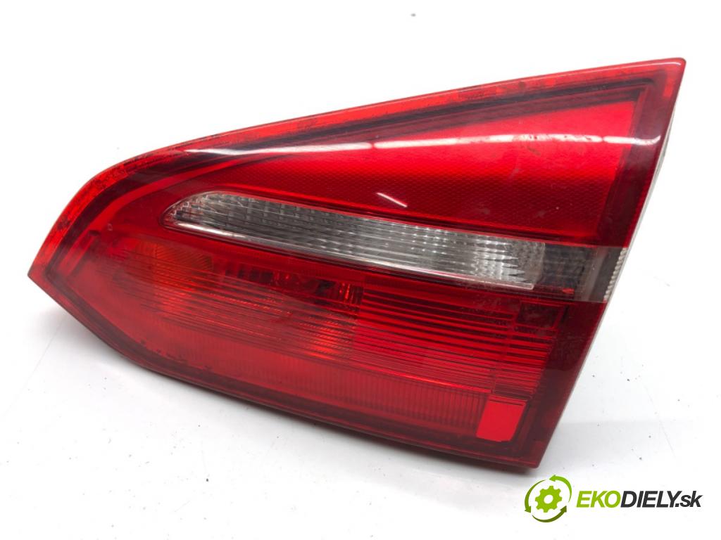 FORD FOCUS III Kombi 2016 88 kW 1.5 TDCi 1499 Svetlo zad pravá vnútorná F1EB-13A602-CA (Kľučka dverí ostatné)