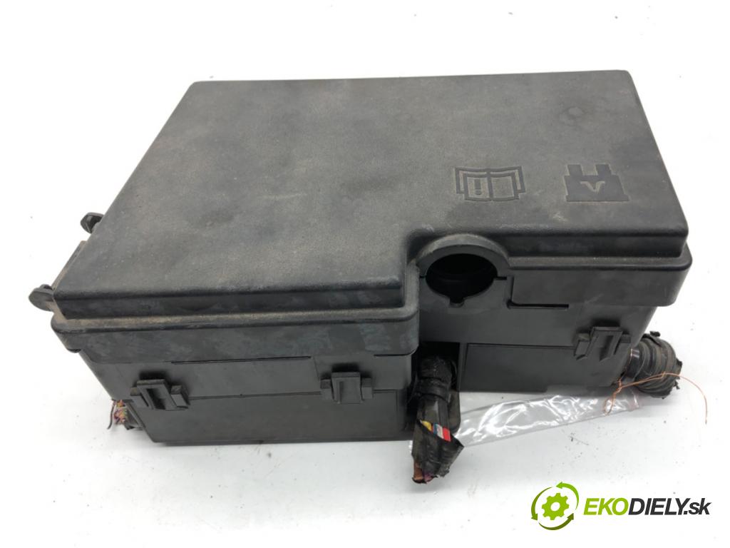 FORD FOCUS III Kombi 2016 88 kW 1.5 TDCi 1499 skříňka poistková F1FT-14K7333-CRA (Pojistková skříňka)