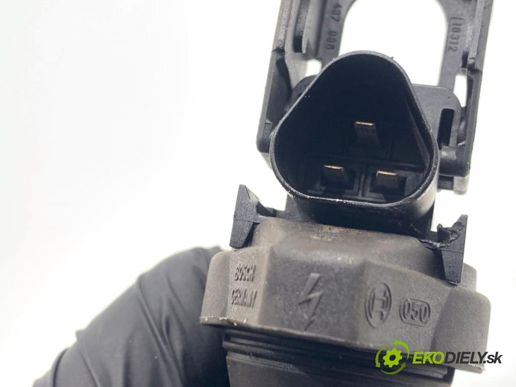 BMW E60 sedan 2004 170 kW 530 i 2979 Cievka zapaľovacia 0221504471 (Zapaľovacia cievka)