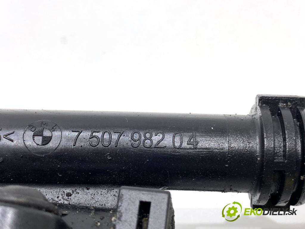 BMW E60 sedan 2004 170 kW 530 i 2979 chladič převodovky 7507982