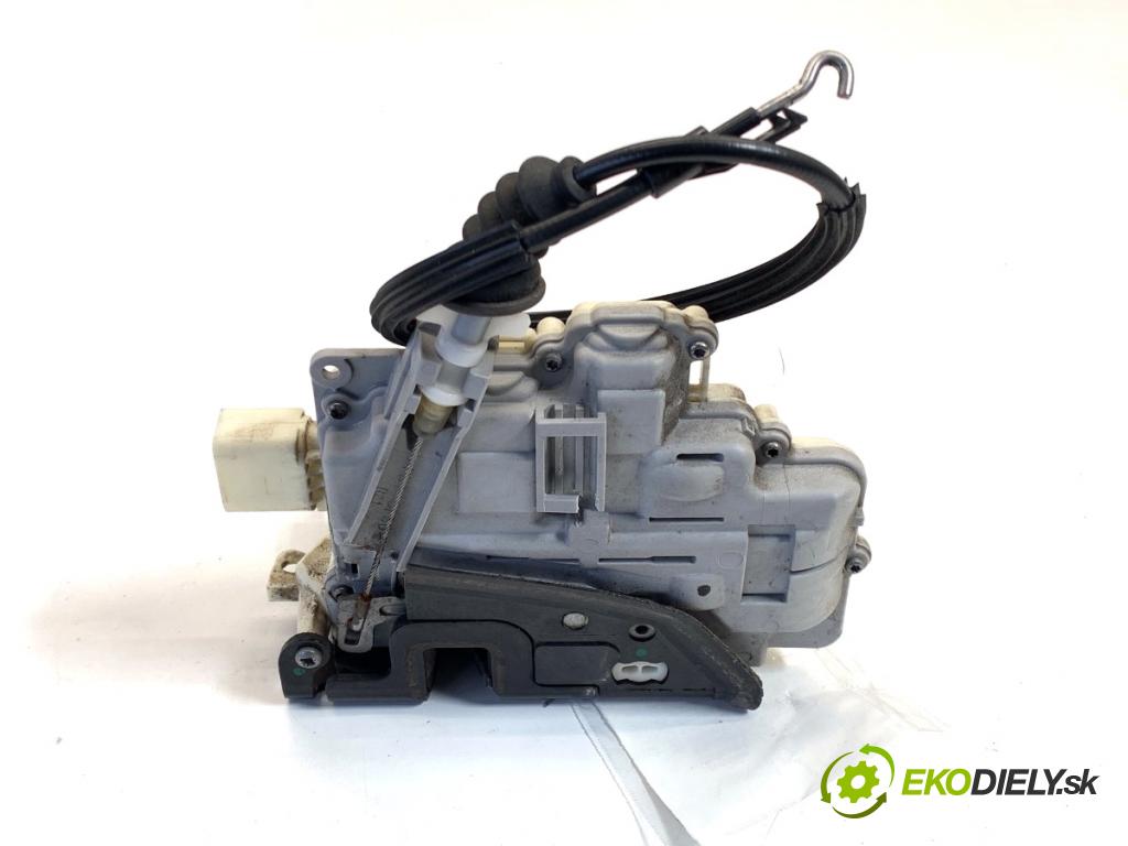 VW PASSAT B7 Kombi 2011 125 kW 2.0 TDI 1968 zámok Dvere pravy predný 3C1837016A