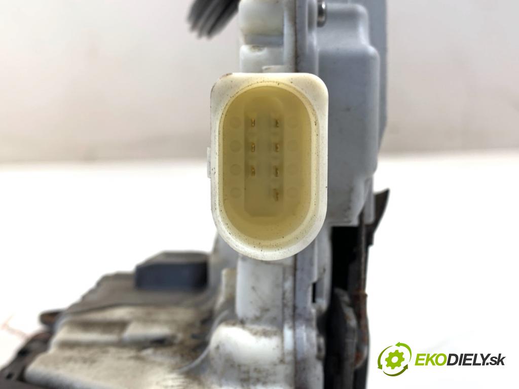 VW PASSAT B7 Kombi 2011 125 kW 2.0 TDI 1968 zámok Dvere pravy predný 3C1837016A