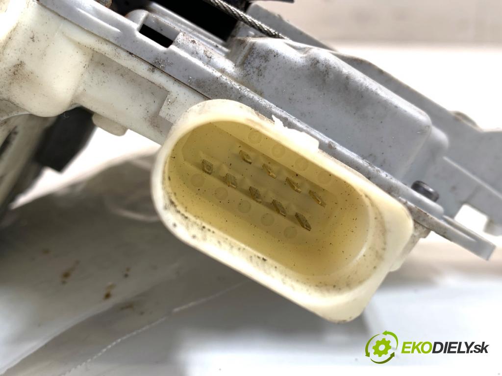 VW PASSAT B7 Kombi 2011 125 kW 2.0 TDI 1968 zámok Dvere ľavy predný 3C1837015A