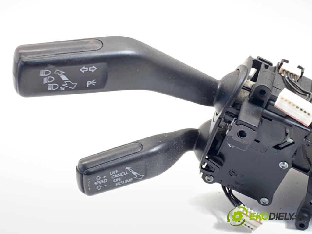 VW PASSAT B7 Kombi 2011 125 kW 2.0 TDI 1968 Prepínač kombinovaný 3C9953501BN (Prepínacie páčky pod volantom)