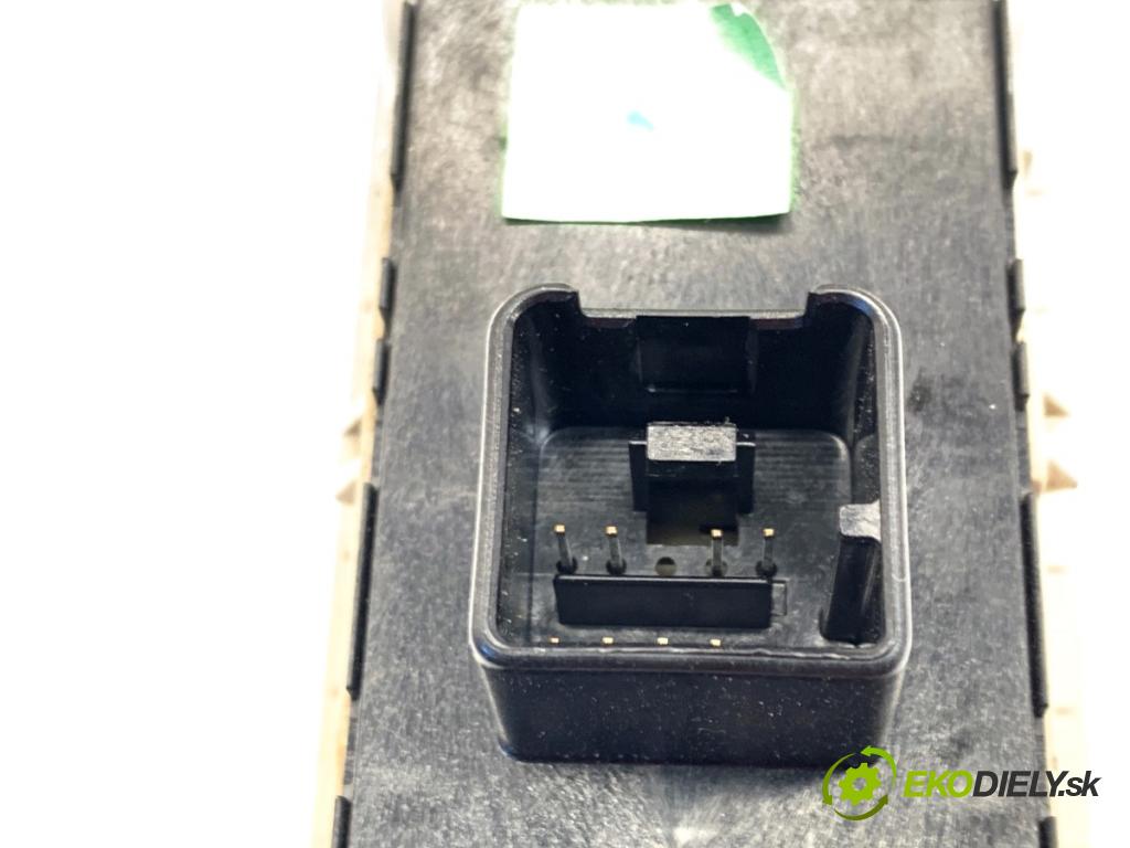 VW PASSAT B7 Kombi 2011 125 kW 2.0 TDI 1968 Prepínač okien 3AB857857A (Prepínacie páčky pod volantom)