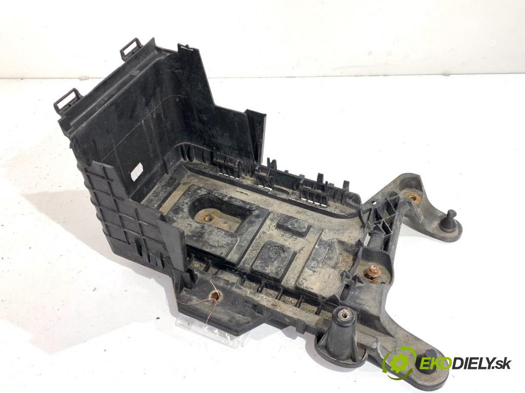 VW PASSAT B7 Kombi 2011 125 kW 2.0 TDI 1968 Obal akumulátora 1K0915333