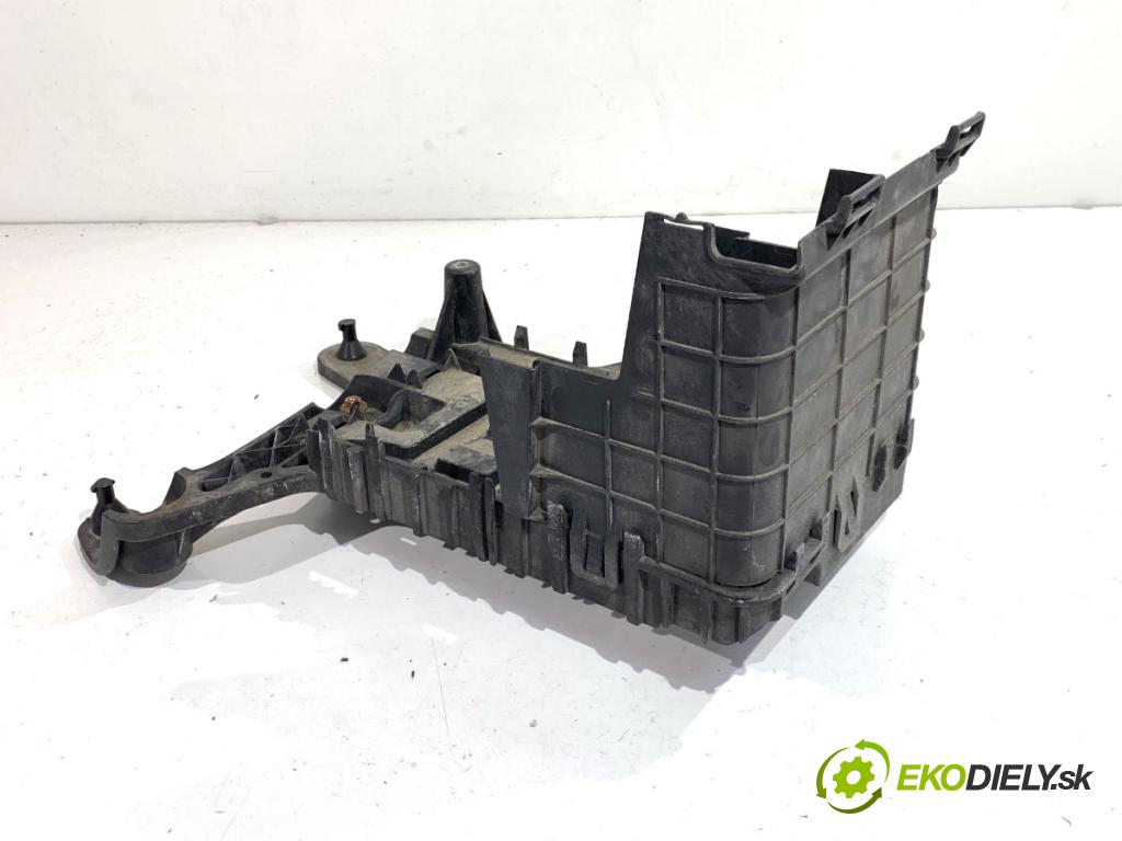 VW PASSAT B7 Kombi 2011 125 kW 2.0 TDI 1968 Obal akumulátora 1K0915333