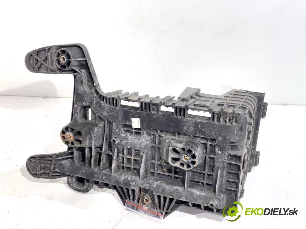 VW PASSAT B7 Kombi 2011 125 kW 2.0 TDI 1968 Obal akumulátora 1K0915333