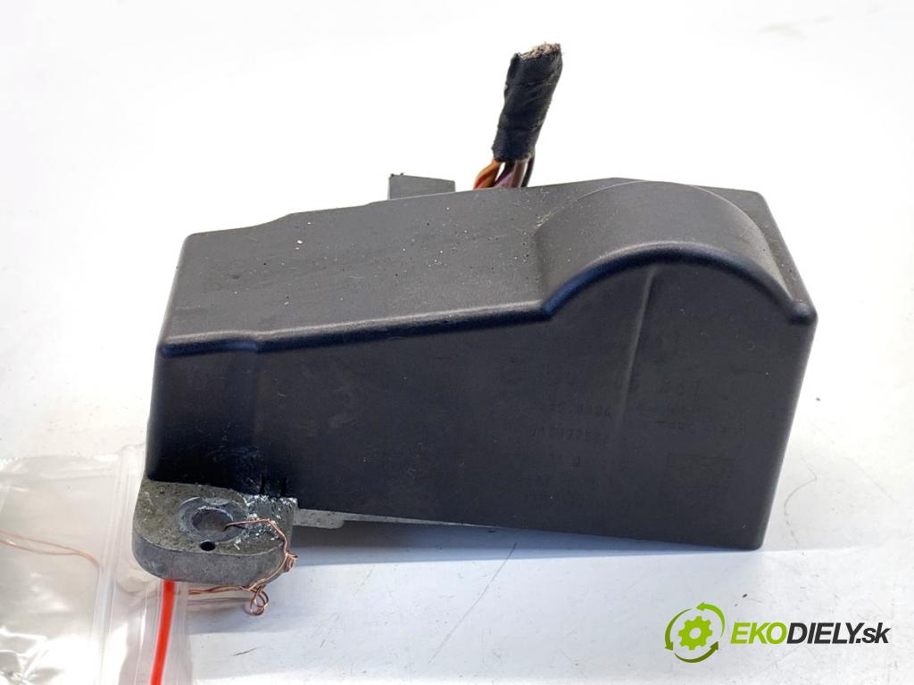 VW PASSAT B7 Kombi 2011 125 kW 2.0 TDI 1968 blokáda volantu 3C0905861J (Řízení ostatní)