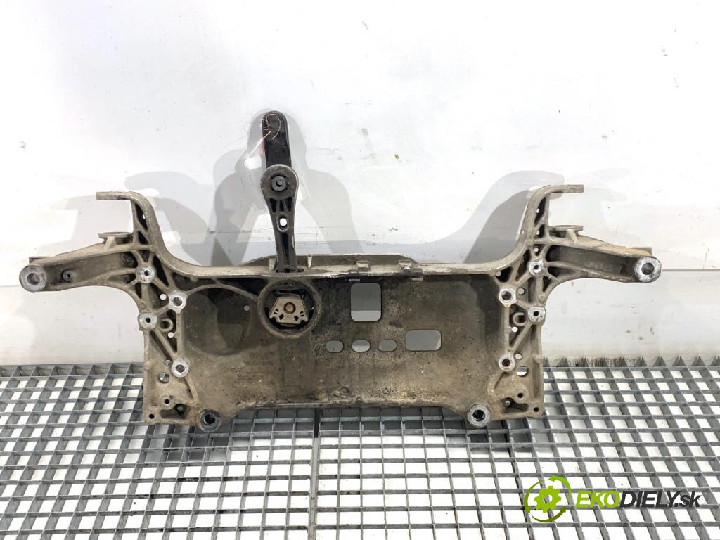 VW PASSAT B7 Kombi 2011 125 kW 2.0 TDI 1968 Výstuha pod Motor  (Výstuha predná)