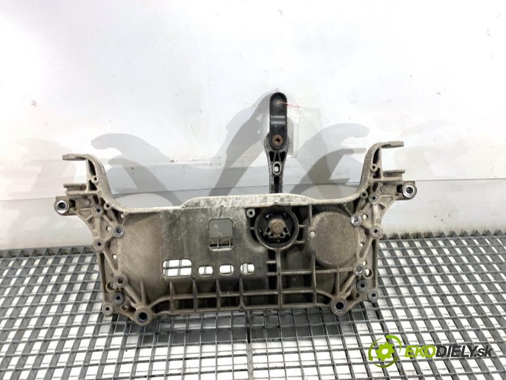 VW PASSAT B7 Kombi 2011 125 kW 2.0 TDI 1968 Výstuha pod Motor  (Výstuha predná)