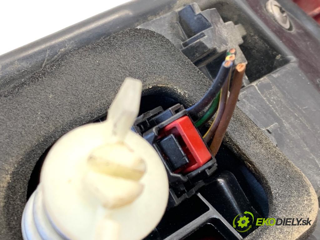 VW PASSAT B7 Kombi 2011 125 kW 2.0 TDI 1968 světlo pravý zadní část 3AF945096C