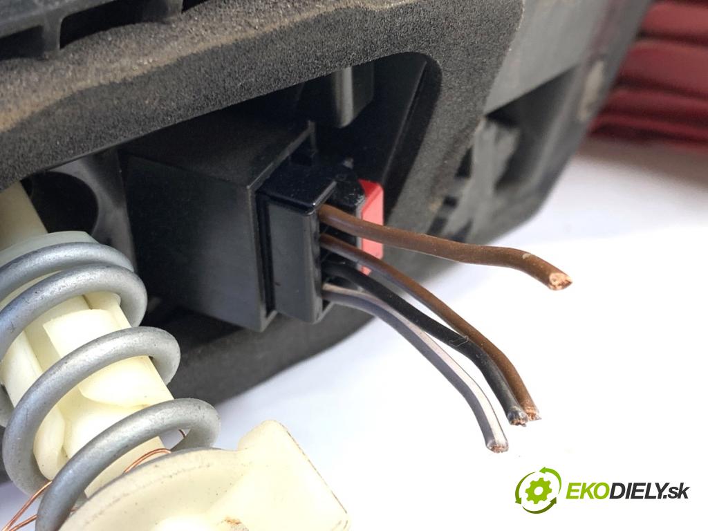 VW PASSAT B7 Kombi 2011 125 kW 2.0 TDI 1968 světlo levý zadní část 3AF945095C