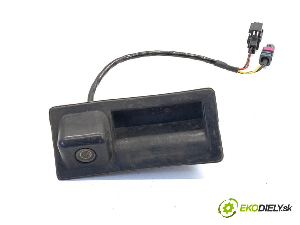 VW PASSAT B7 Kombi 2011 125 kW 2.0 TDI 1968 KAMERA ZPĚT: Kľučka 3C9827566