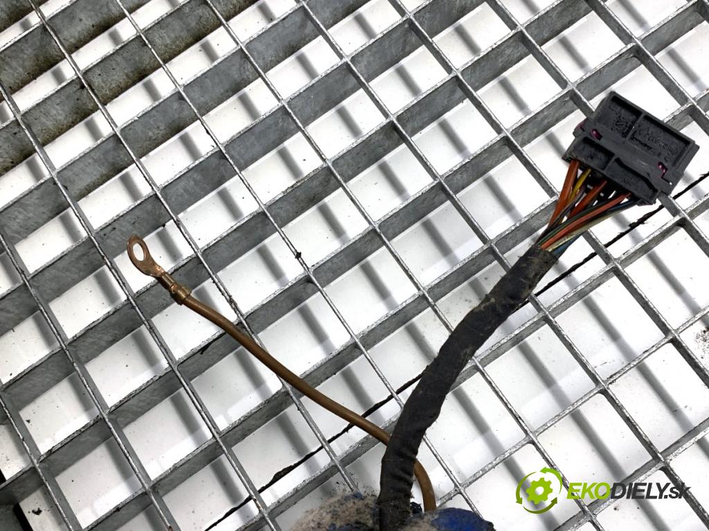 VW PASSAT B7 Kombi 2011 125 kW 2.0 TDI 1968 Hák ťažné zariadenie 3AA803880E