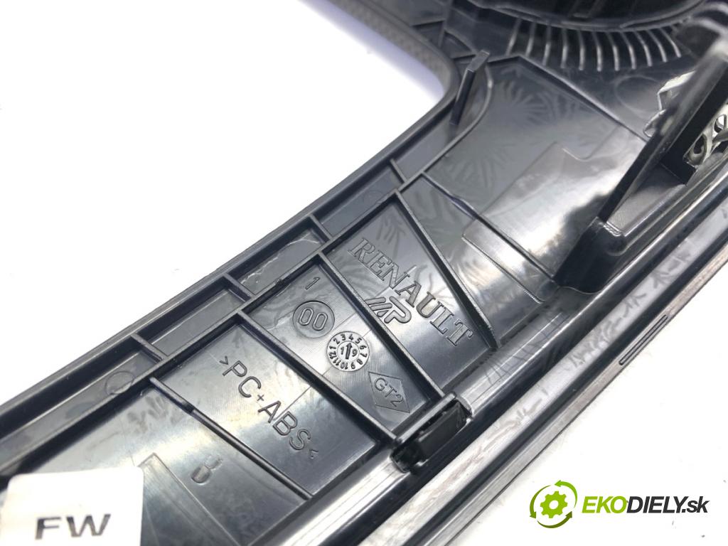 DACIA LOGAN II sedan 2019 54 kW 1.0 SCe 75 998 Mriežky kúrenia predný 682603655R