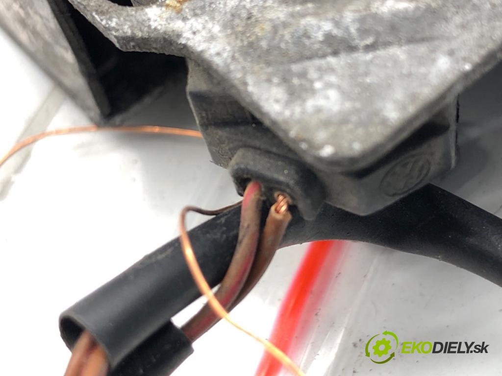 SKODA RAPID liftback 2017 85 kW 1.6 TDI 1598 zámok kapoty predný 5JA823509E