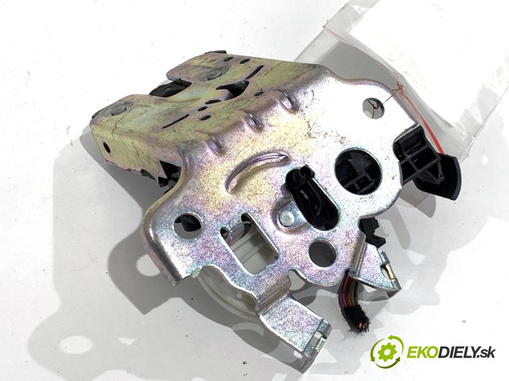 SKODA RAPID liftback 2017 85 kW 1.6 TDI 1598 zámok dverí zad 8R0827505A