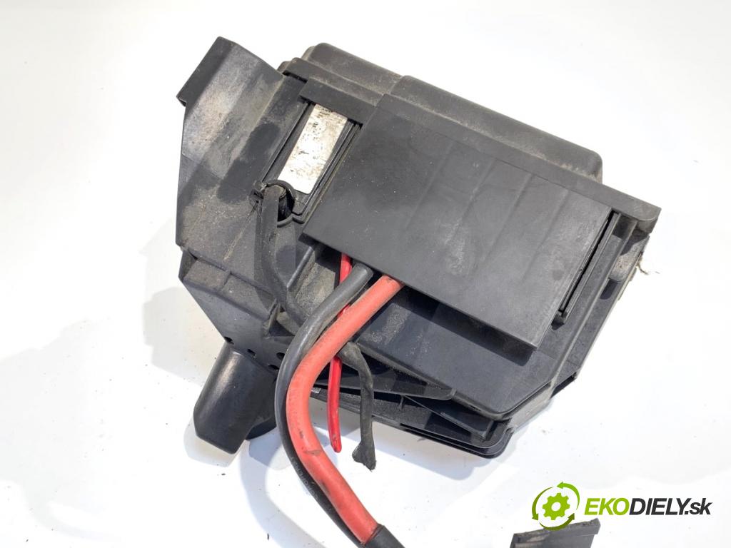 SKODA RAPID liftback 2017 85 kW 1.6 TDI 1598 Skrinka poistková 6C0907361E (Poistková skrinka)