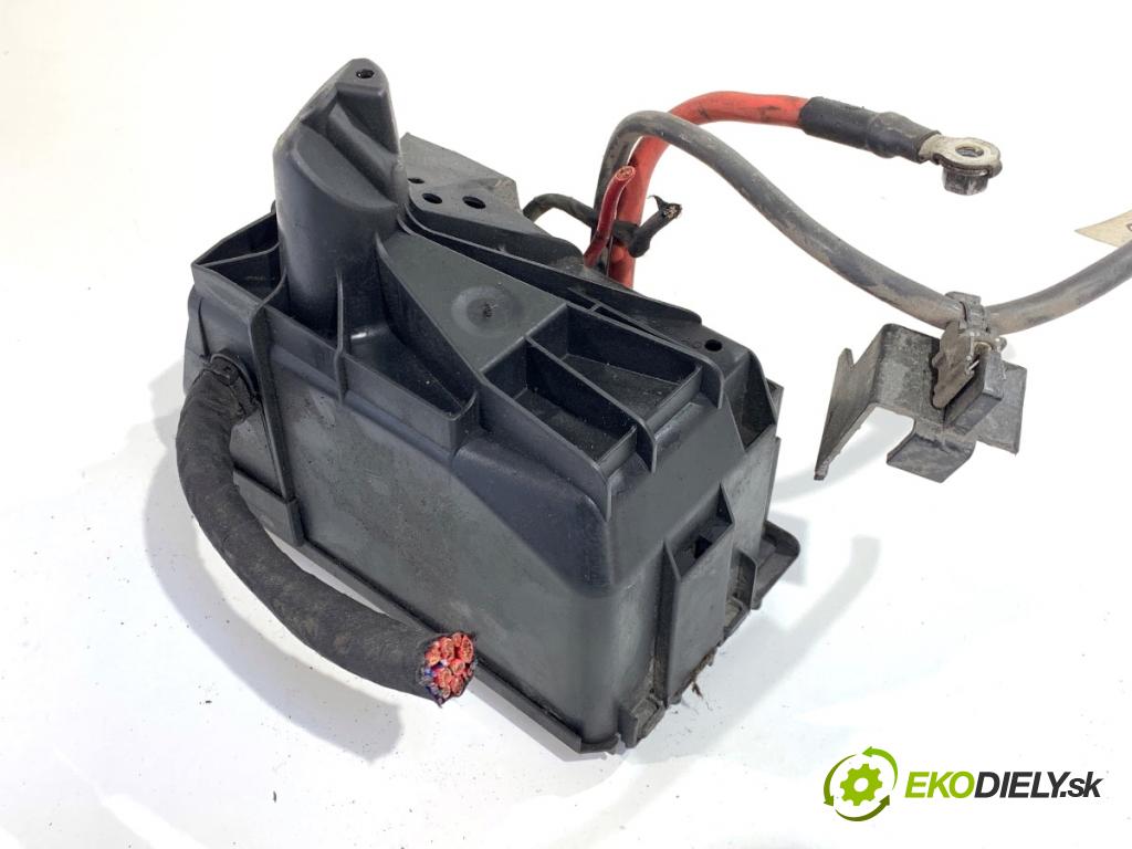 SKODA RAPID liftback 2017 85 kW 1.6 TDI 1598 Skrinka poistková 6C0907361E (Poistková skrinka)