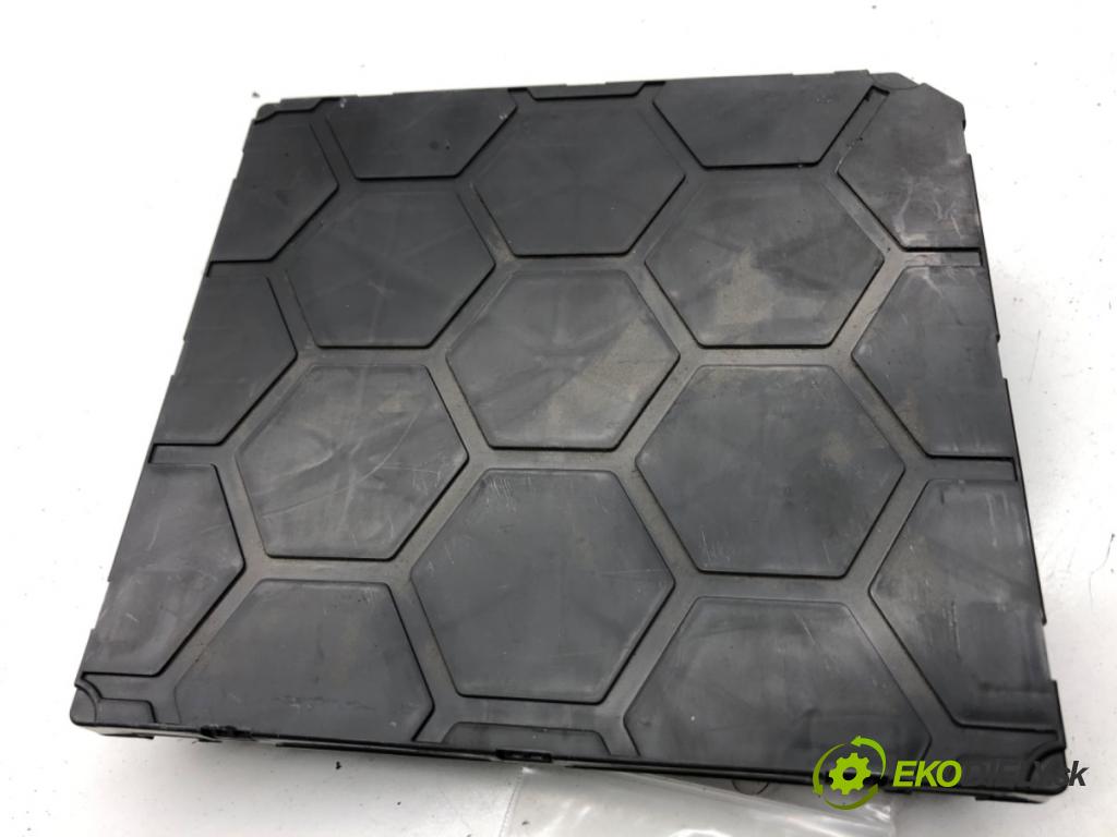 SKODA RAPID liftback 2017 85 kW 1.6 TDI 1598 modul komfortu 6C0937087E (Komfortní modul)