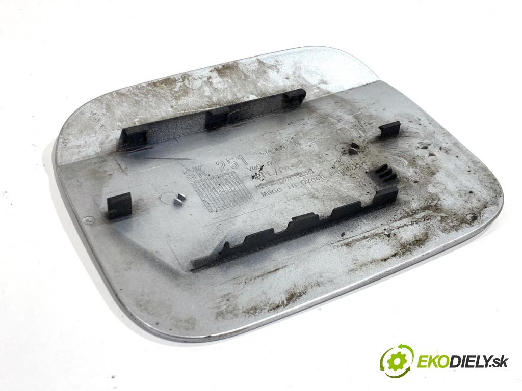 SKODA RAPID liftback 2017 85 kW 1.6 TDI 1598 Dvierka nádrže paliva 5JA809909 (Kľučka dverí ostatné)