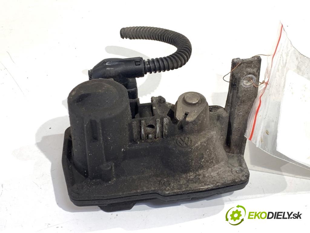 SKODA RAPID liftback 2017 85 kW 1.6 TDI 1598 Škrtiaca klapka VÝFUK: 5Q0253691J