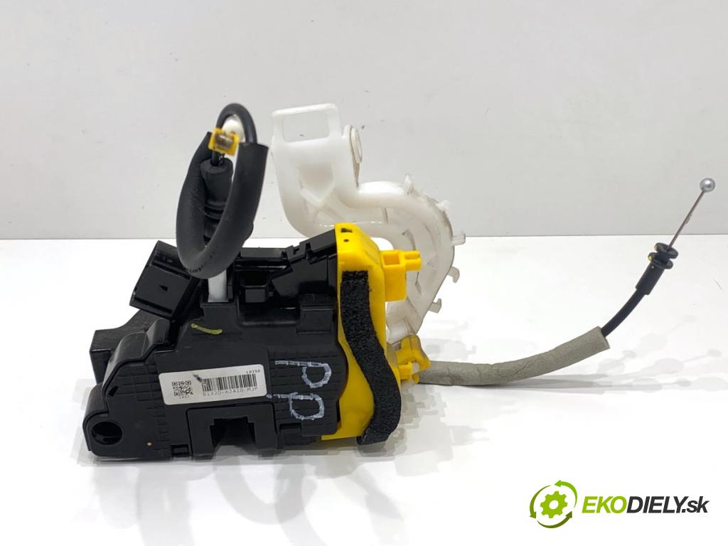 KIA CEED Kombi 2018 66 kW 1.4 CRDi 90 1396 zámok Dvere pravy predný 81320-A2410