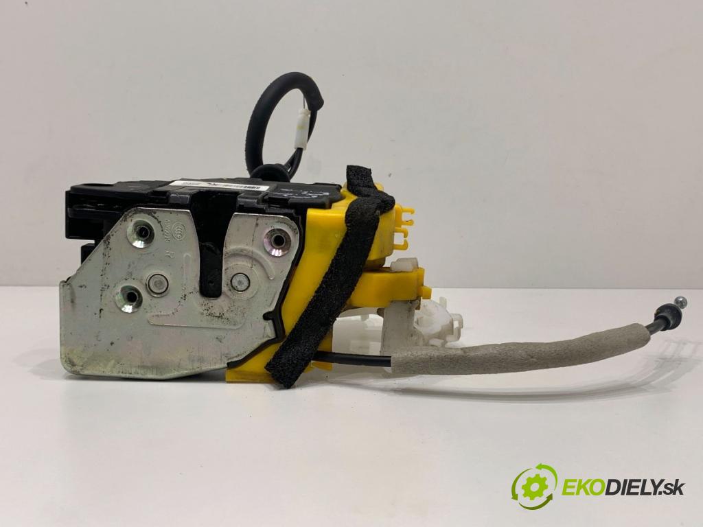 KIA CEED Kombi 2018 66 kW 1.4 CRDi 90 1396 zámok Dvere pravy predný 81320-A2410