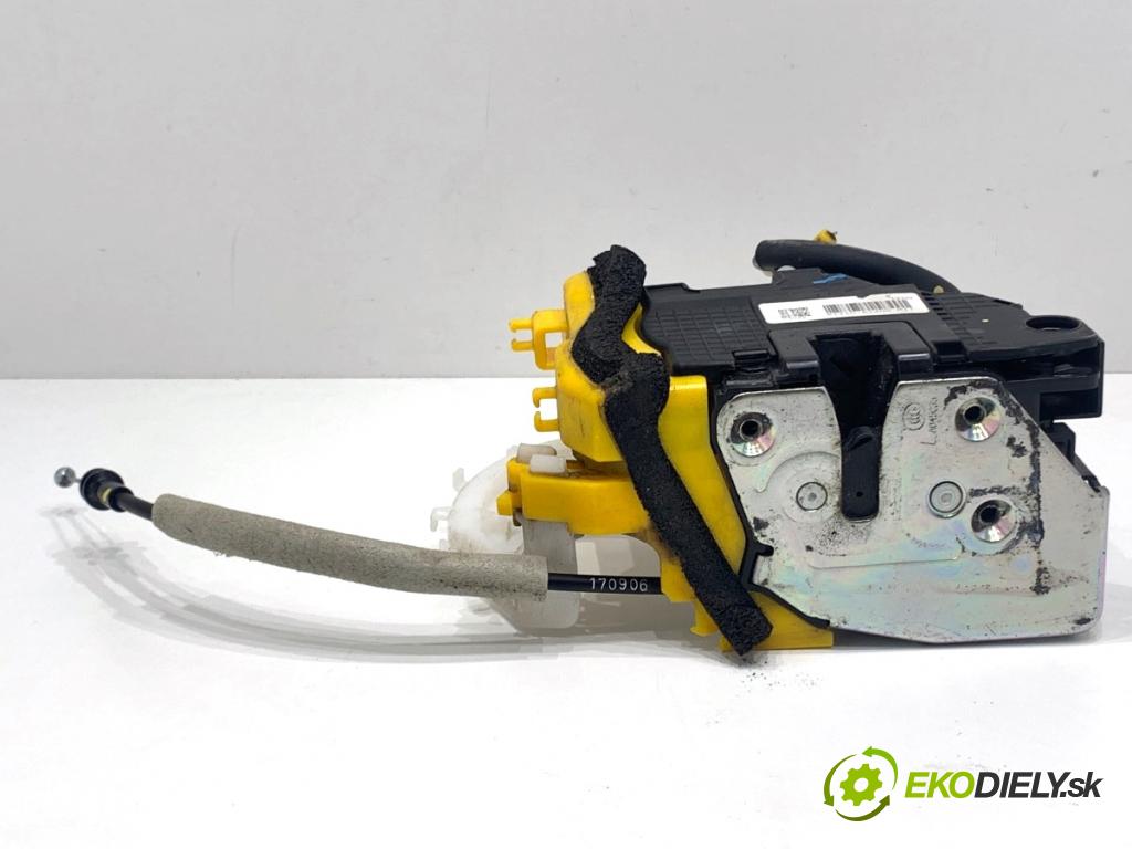 KIA CEED Kombi 2018 66 kW 1.4 CRDi 90 1396 zámok Dvere ľavy predný 81310-A2400