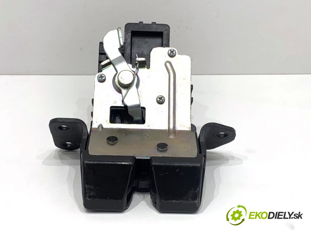 KIA CEED Kombi 2018 66 kW 1.4 CRDi 90 1396 zámok dverí zad 