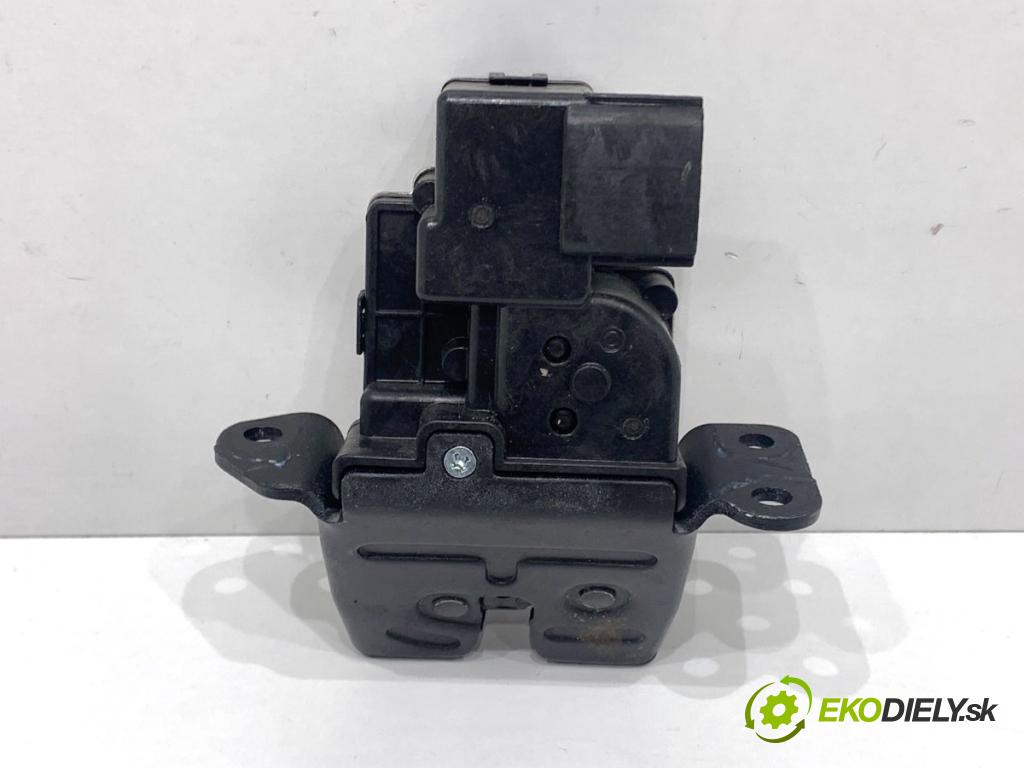 KIA CEED Kombi 2018 66 kW 1.4 CRDi 90 1396 zámok dverí zad