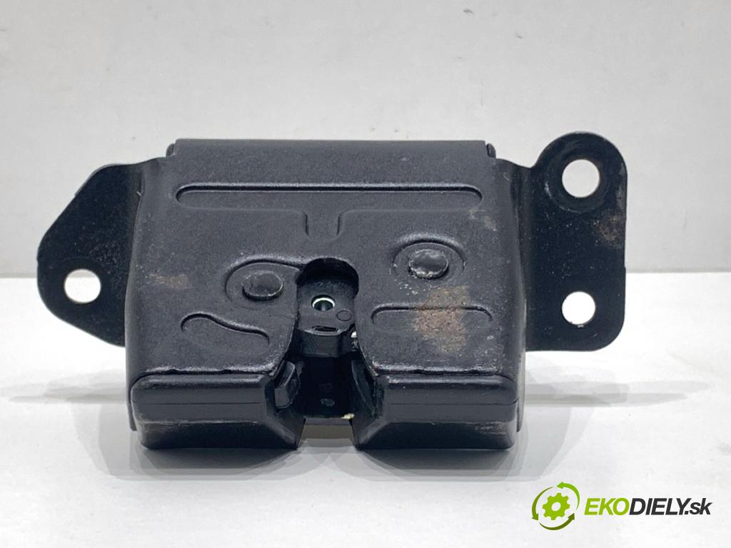 KIA CEED Kombi 2018 66 kW 1.4 CRDi 90 1396 zámok dverí zad