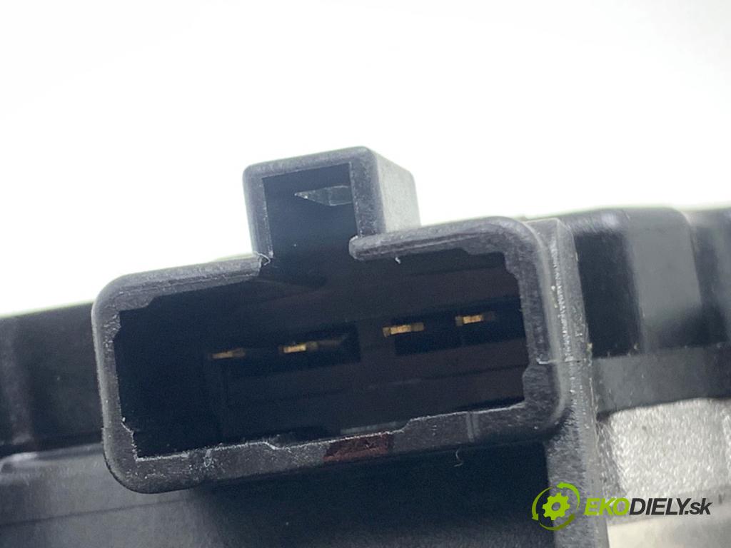 KIA CEED Kombi 2018 66 kW 1.4 CRDi 90 1396 Motor stieračov zad 98700-A2500