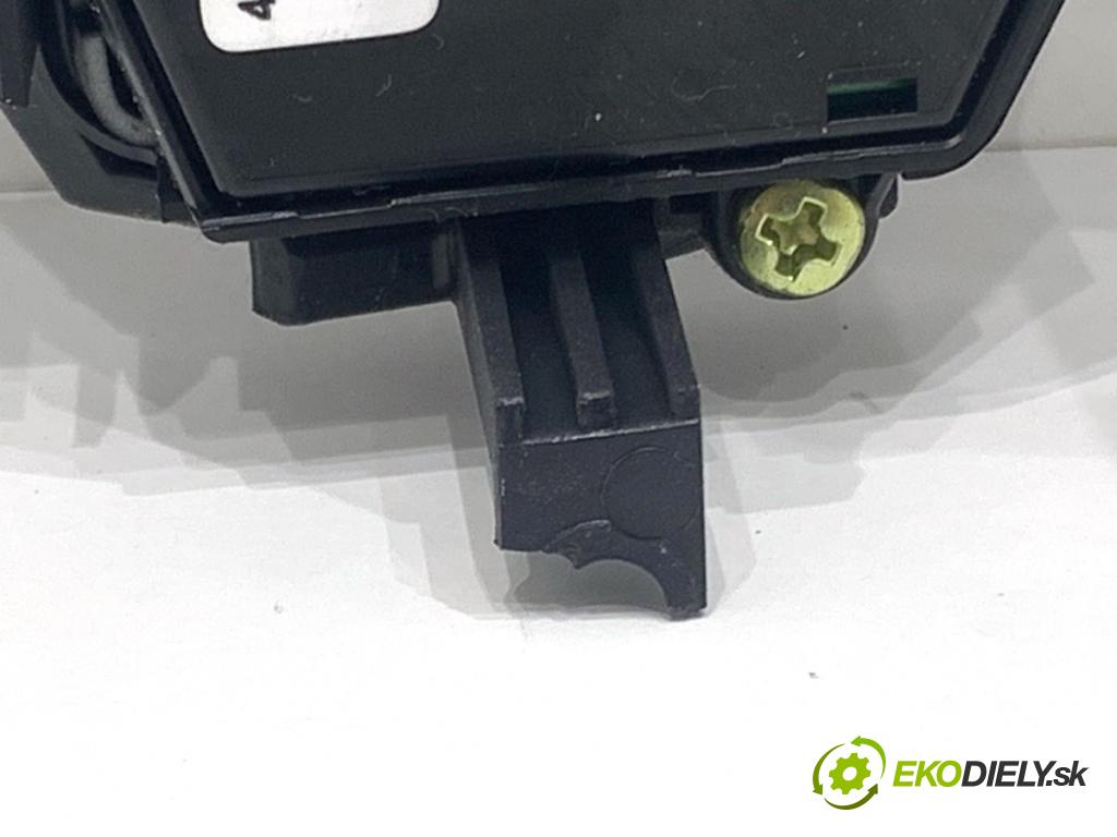 KIA CEED Kombi 2018 66 kW 1.4 CRDi 90 1396 SPÍNAČE: volantu 96710-A2200WK