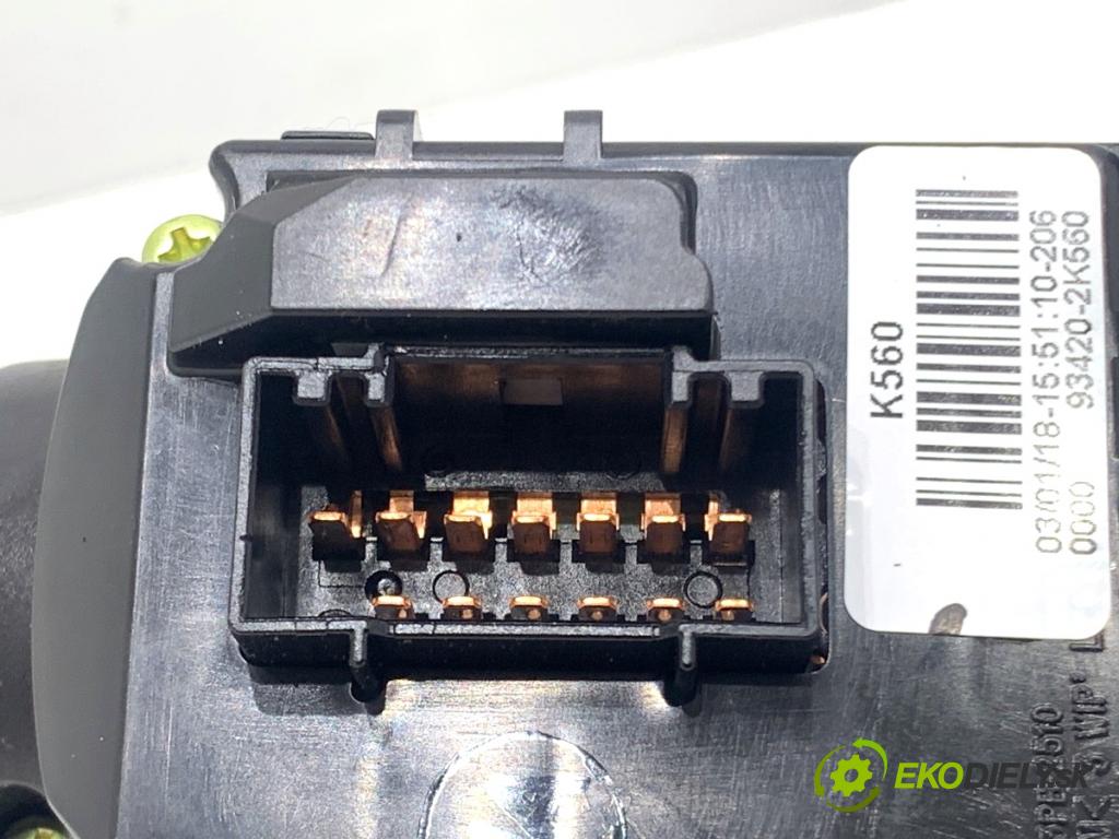 KIA CEED Kombi 2018 66 kW 1.4 CRDi 90 1396 Prepínač kombinovaný 93410-A2631 93420-2K560 (Prepínacie páčky pod volantom)